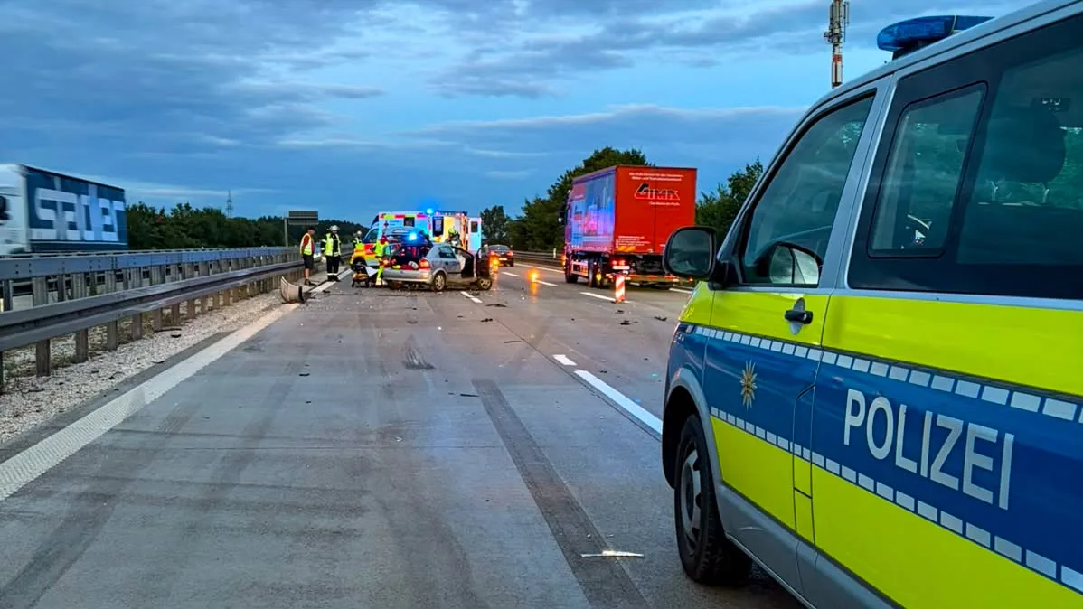 Auf der A7 bei Giengen kam es am Montagmorgen zu einem schweren Verkehrsunfall.