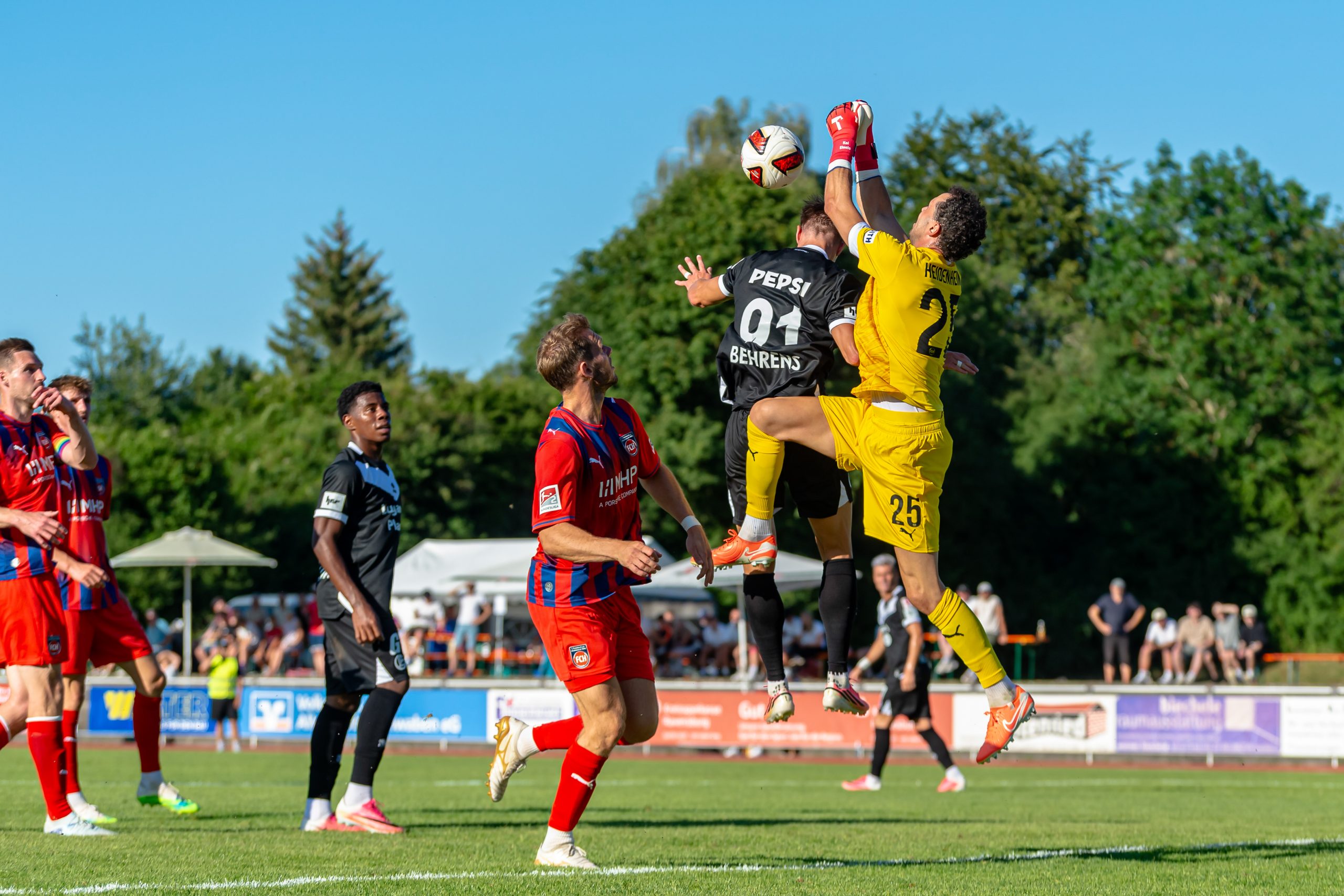 Im Trikot des 1. FC Heidenheim: Torhüter Kai Eisele durfte sich als Gastspieler im Test gegen den FC Lugano beweisen.