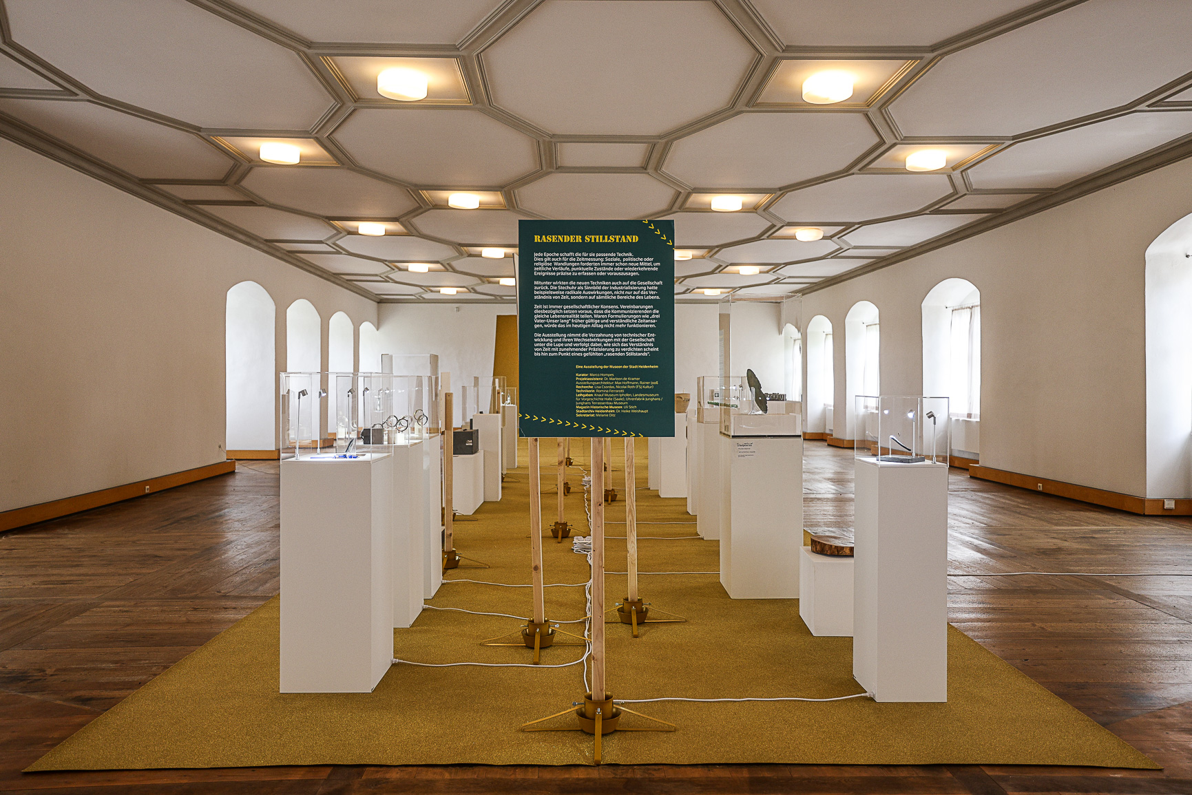 Ausstellung "Rasender Stillstand" im Museum Schloss Hellenstein