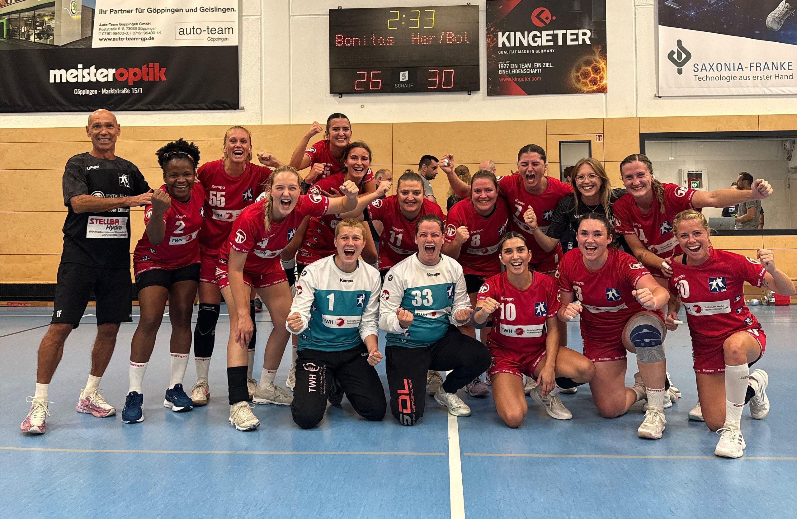 Erstes Spiel, erster Sieg: Die Handballerinnen der Spielgemeinschaft Herbrechtingen/Bolheim feiern den Erfolg beim TSV Heiningen.