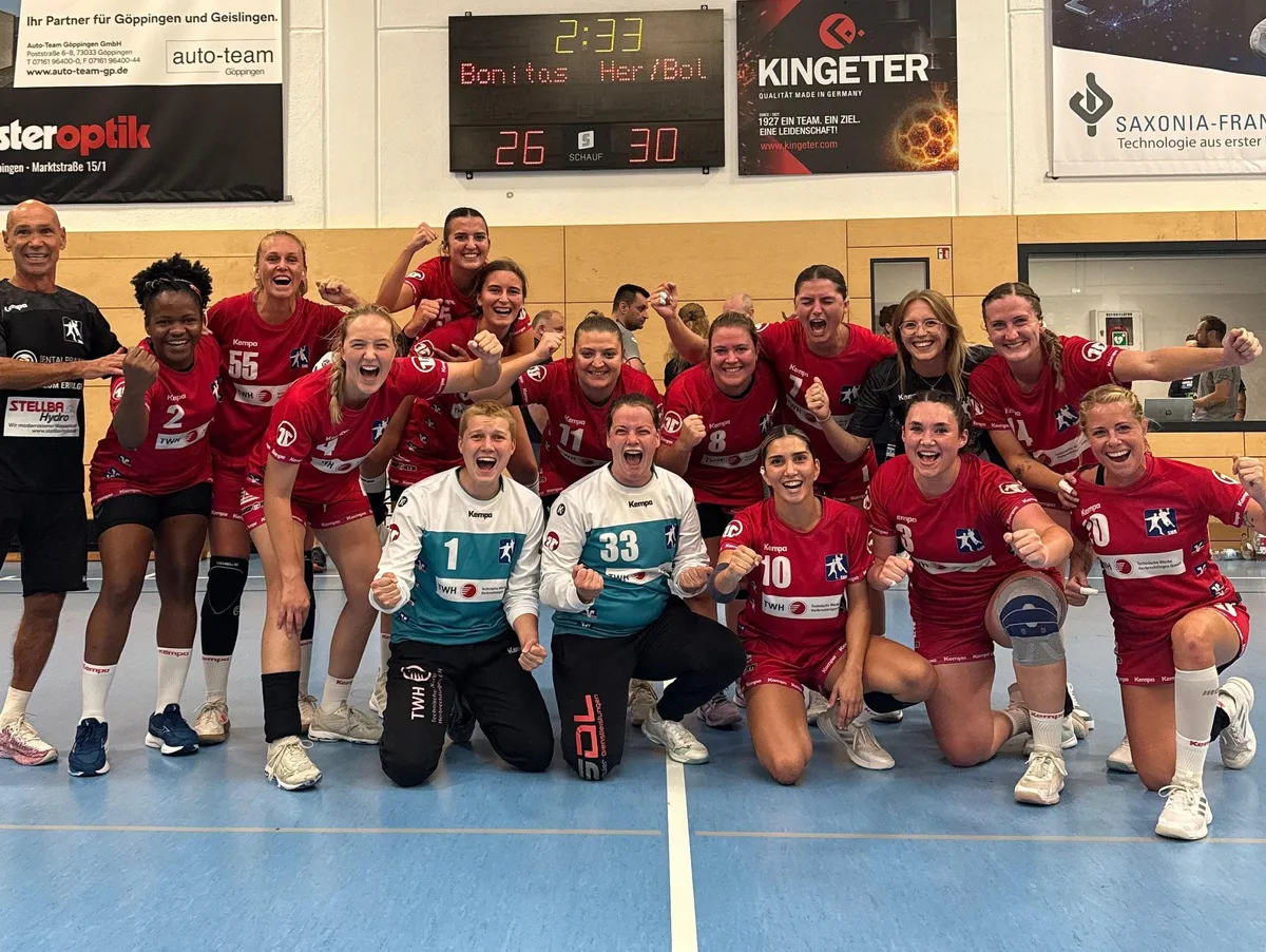 SHB Erstes Spiel, erster Sieg: Die Handballerinnen der Spielgemeinschaft Herbrechtingen/Bolheim feiern den Erfolg beim TSV Heiningen.