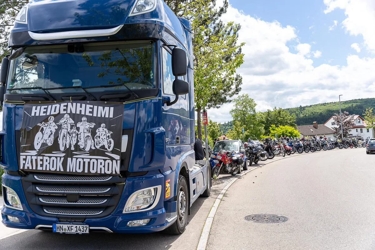 Zum dritten Mal auf dem Oggenhausener Sportplatz: das Treffen der Motorradfreunde „Heidenheimi Faterok Motoros“.
