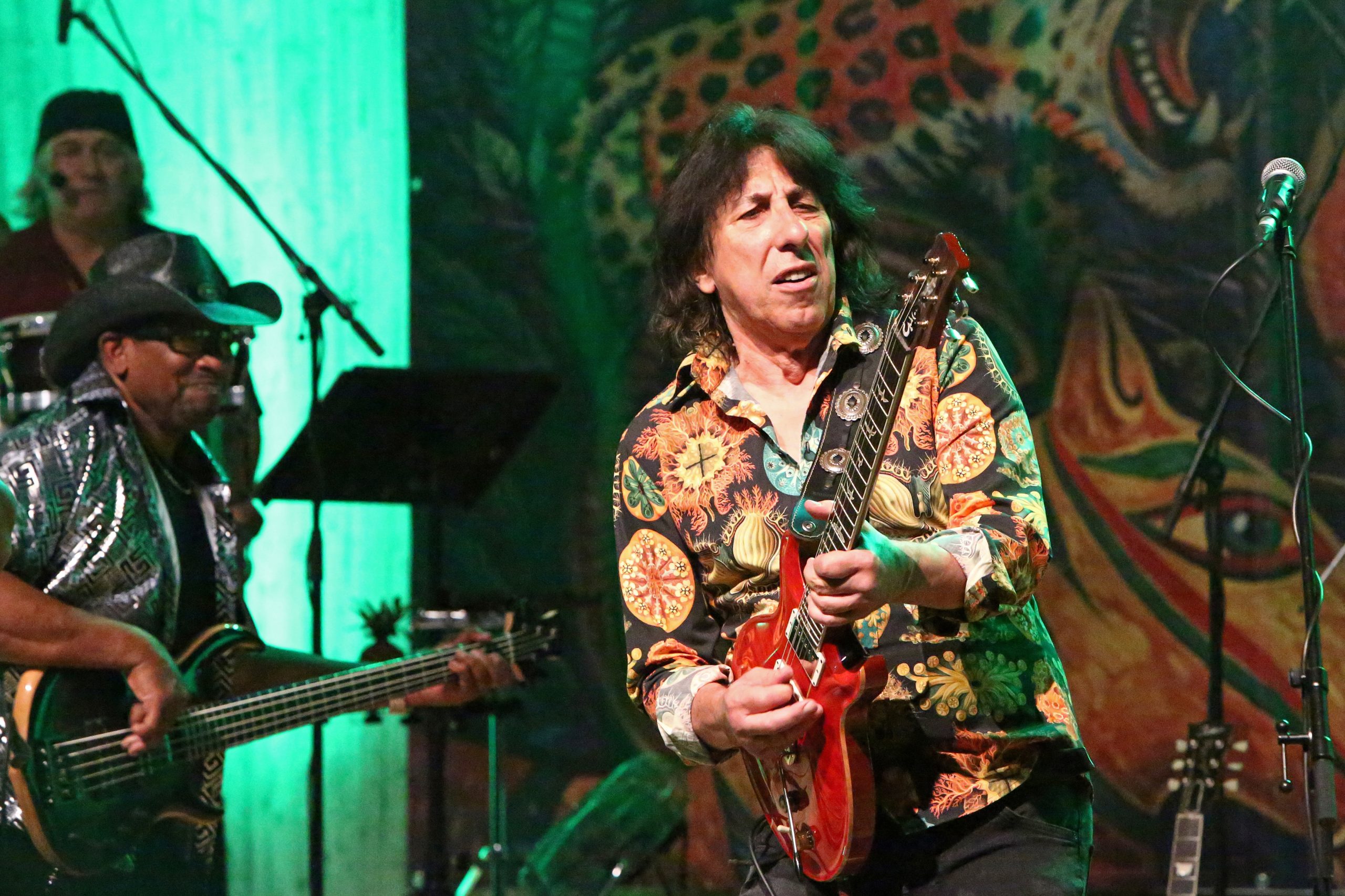 Siggi Schwarz begeisterte mit „The Music of Santana“ in der Waldorfschule Heidenheim.