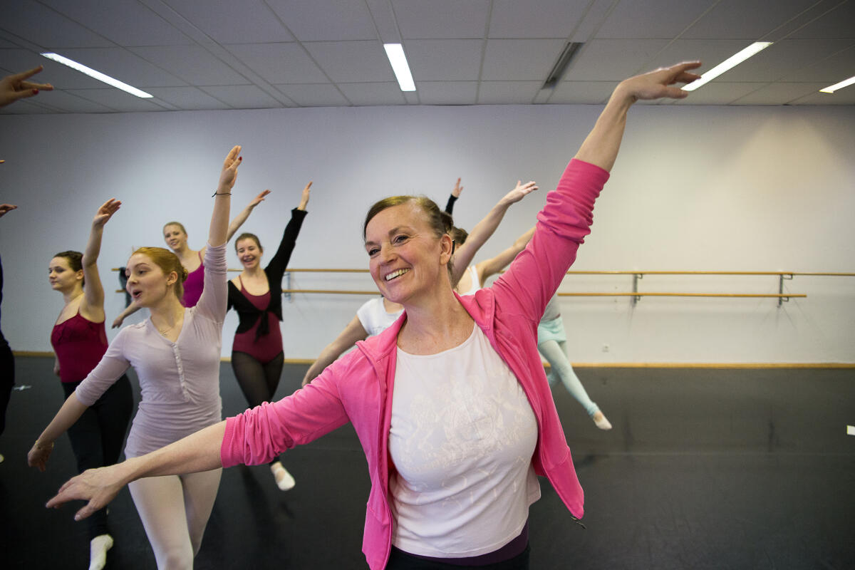 Ute Kopp bei einer Ballettstunde im Jahr 2016. Heute, zehn Jahre später, leitet sie die Ballettschule in Heidenheim bereits seit 35 Jahren.