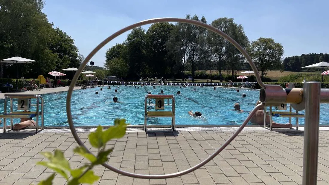 Lockt nicht nur mit Kuchen, sondern auch mit entspannter Atmosphäre: das Freibad in Kösingen. 