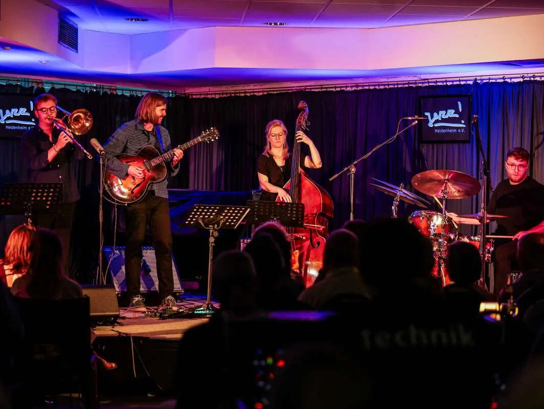 Das Quartett der Brüder Renner beim Konzert von Jazz Heidenheim im Mai 2026. Künftig wird es an diesem Veranstaltungsort, der Alten DHBW, keine Jazzkonzerte mehr geben.