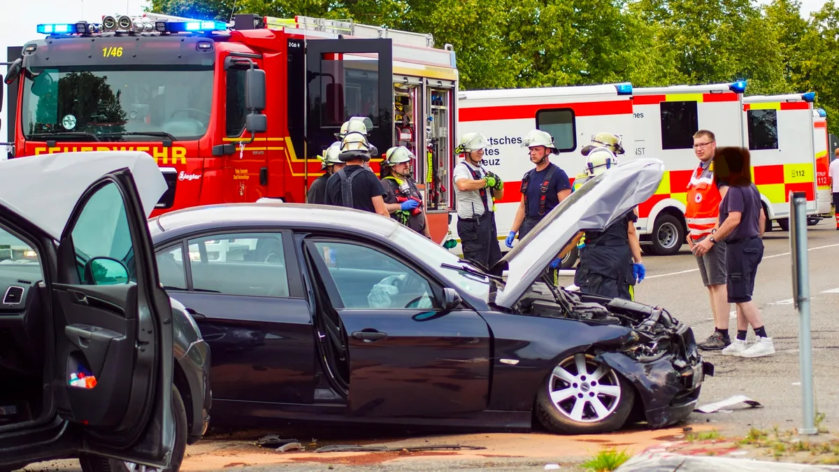 Vier Verletzte und 40.000 Euro Sachschaden nach einem Verkehrsunfall bei Herbrechtingen am Montag.