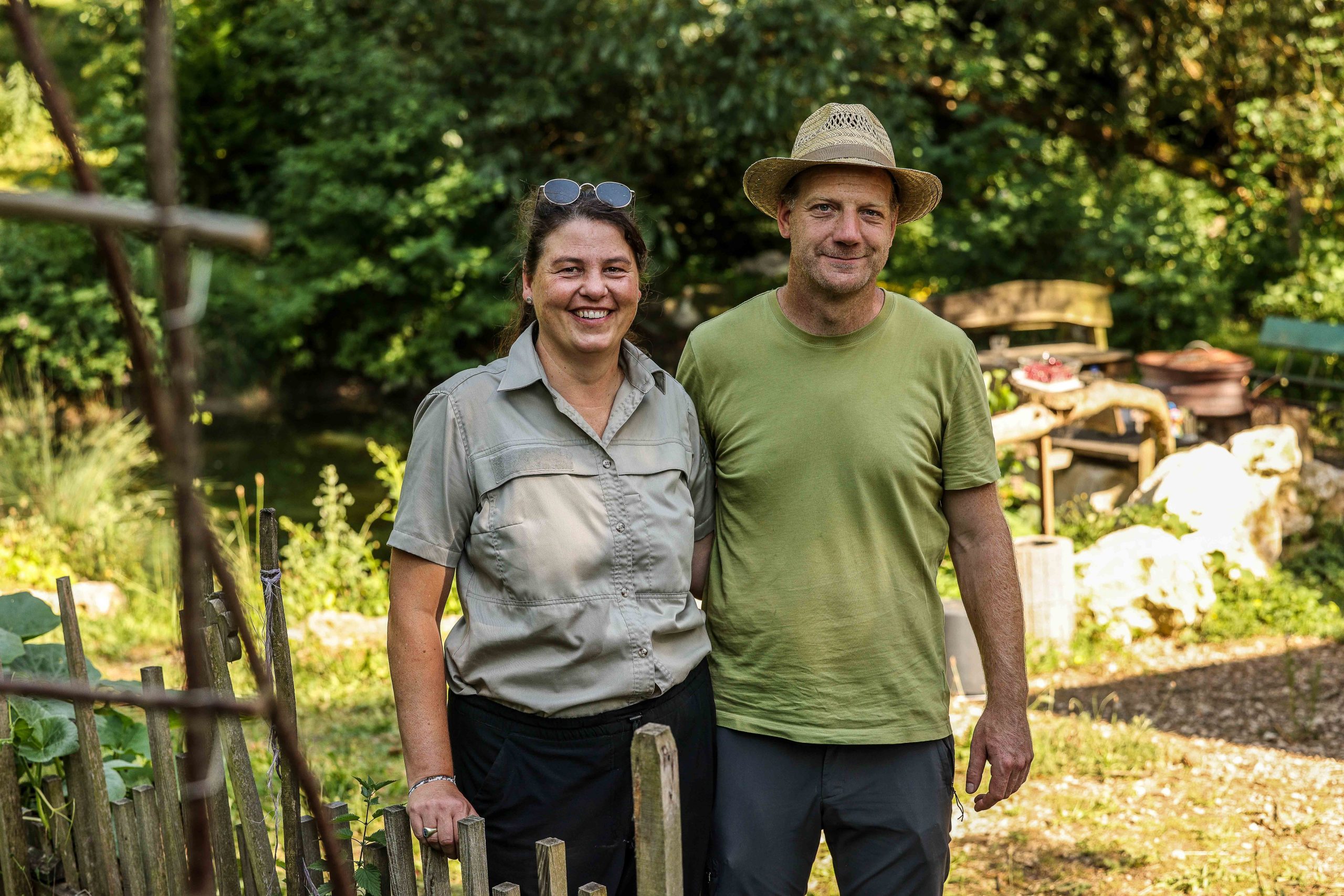 Bekommen von der Gartenarbeit nie genug: Beatrix und Sebastian Diedering.