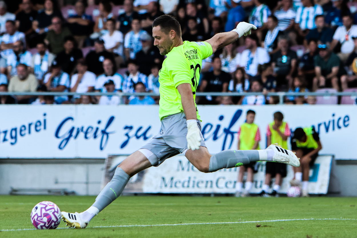 Wieder mittendrin: Torhüter Vitus Eicher, der mit dem 1. FC Heidenheim den Aufstieg in die Bundesliga gefeiert hatte, trägt wieder das Trikot seines Heimatvereins 1860 München.