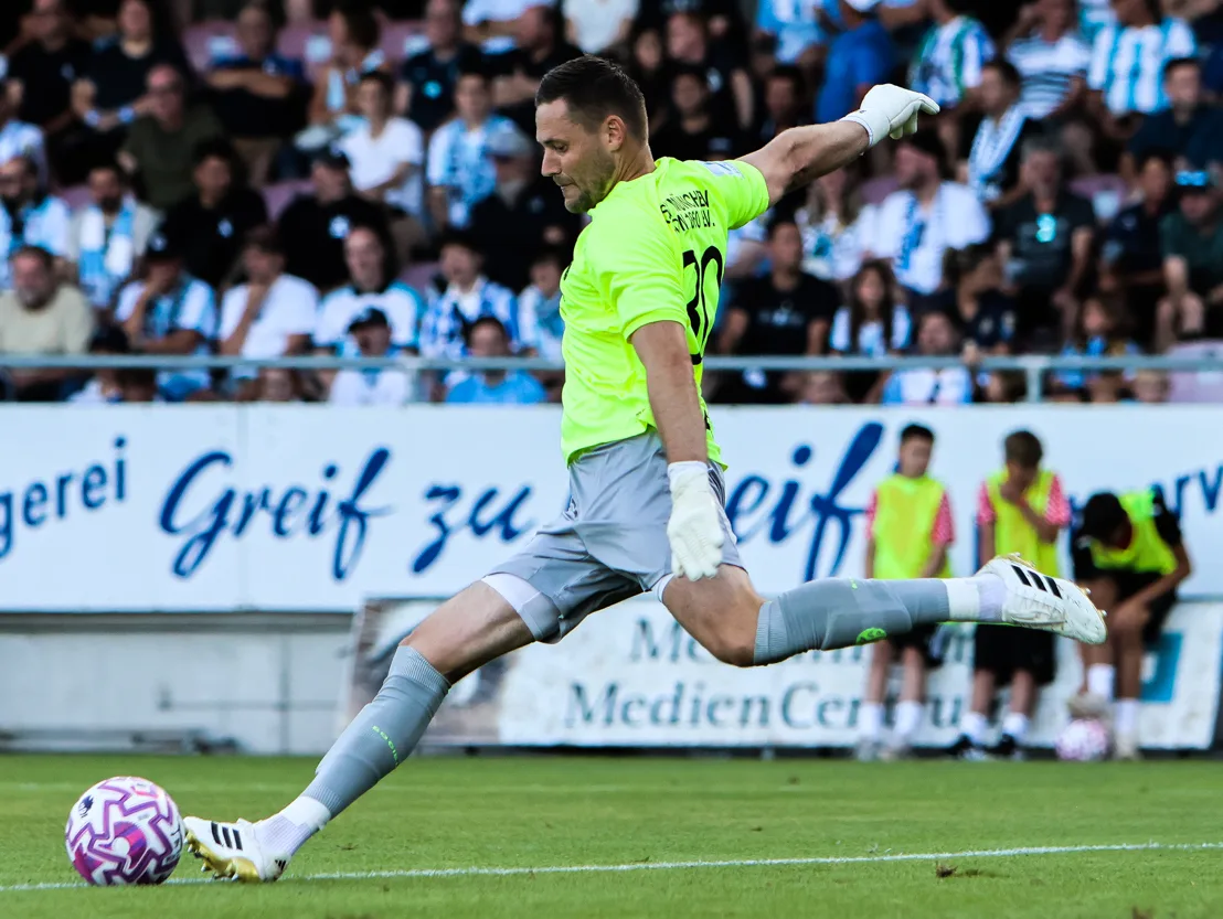 Eicher Bild Wieder mittendrin: Torhüter Vitus Eicher, der mit dem 1. FC Heidenheim den Aufstieg in die Bundesliga gefeiert hatte, trägt wieder das Trikot seines Heimatvereins 1860 München.