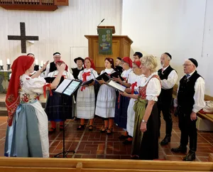 Iglaubi Dr. Angelika Mehnert dirigierte beim Auftritt des Singkreises in der Christuskirche.