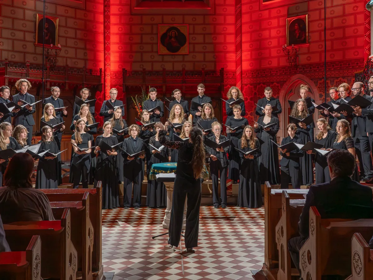 Für sein Sommerprojekt wählt der Junge Kammerchor Ostwürttemberg Stücke aus dem in 20 Jahren gewachsenen geistlichen Repertoire aus.