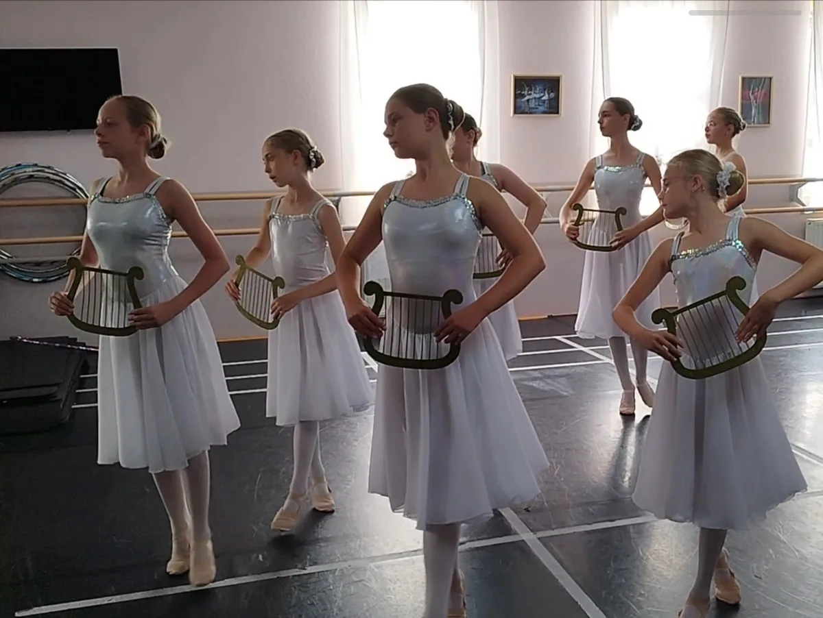 Die Schülerinnen der Ballettschule Schul proben eifrig für ihre Aufführung im Konzerthaus Heidenheim. Die Schülerinnen der Ballettschule Schul proben eifrig für ihre Aufführung im Konzerthaus Heidenheim.
