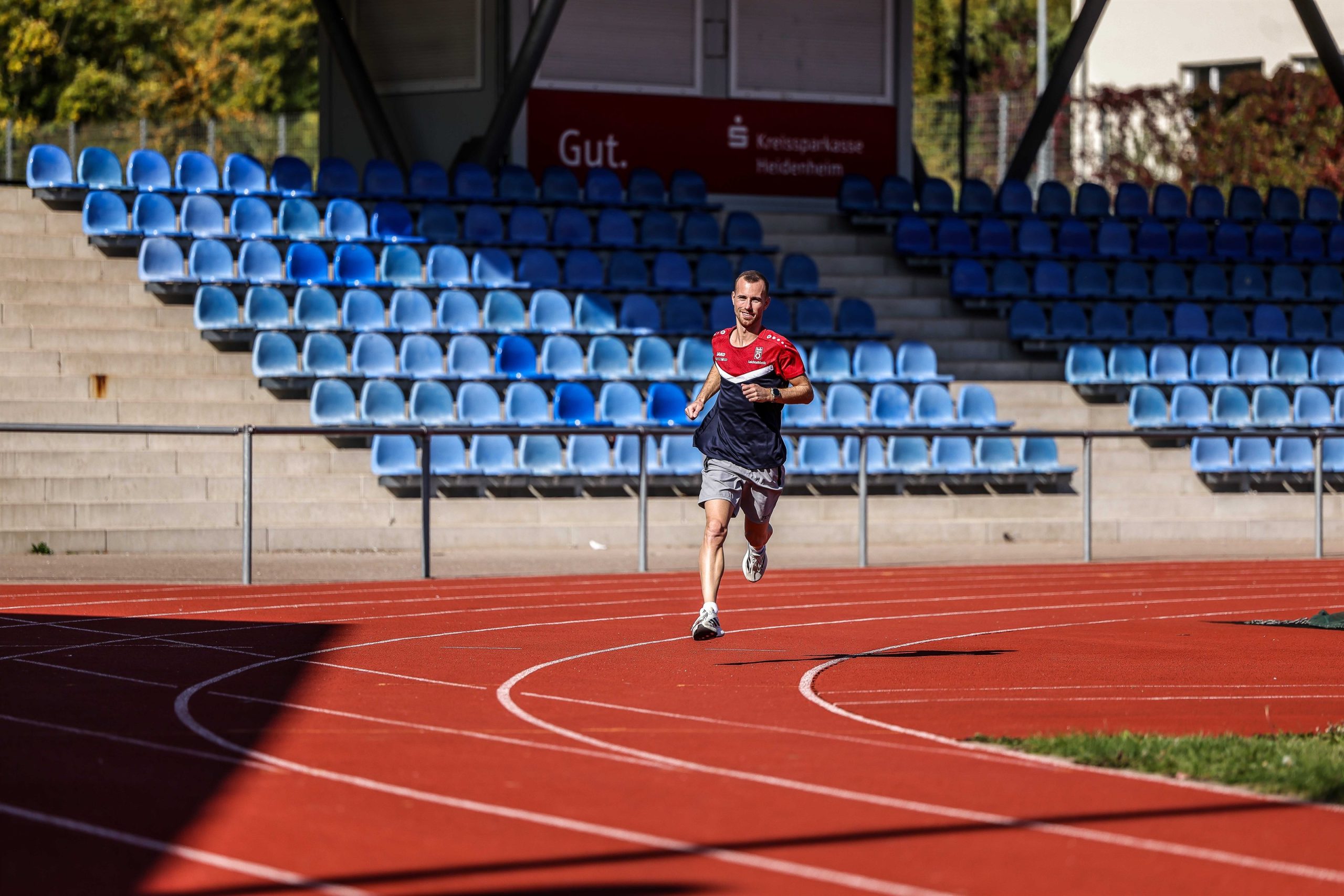 Fühlt sich wohl auf der Bahn: Philip Erler startet bei den baden-württembergischen Meisterschaften( (Masters) für den Heidenheimer Sportbund.
