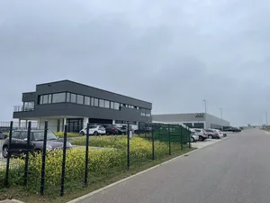 ass-neresheim Kurz vor der Vermeldung der Insolvenz im September des vergangenen Jahres vollzog das Unternehmen den Umzug in das neue Gebäude im Neresheimer Gewerbegebiet „Im Riegel“.