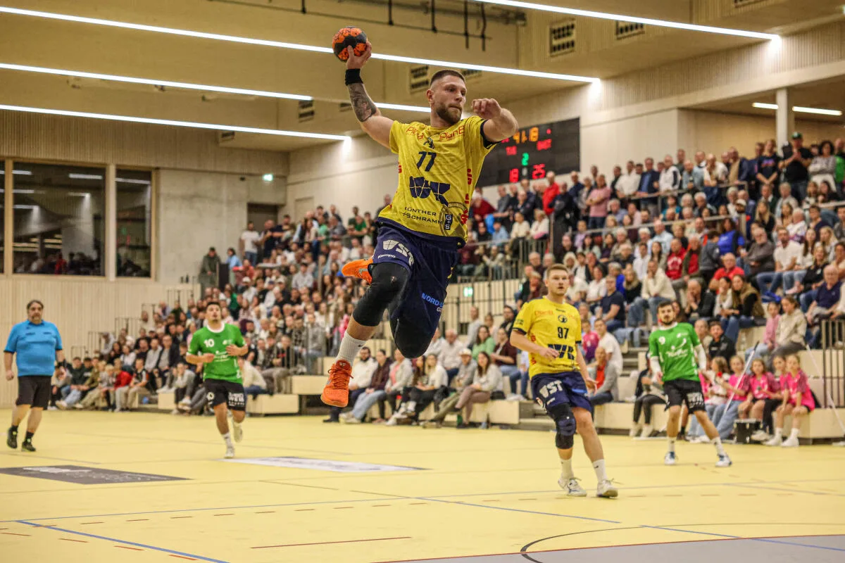 Handball: TV Steinheim – HSG Oberkochen/Königsbronn Die HSG Oberkochen/Königsbronn (beim Wurf Ivo Dragicevic) dominierte das Derby beim TV Steinheim in der neuen Wentalhalle.