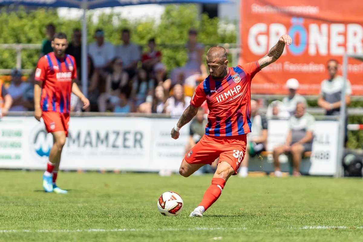 Niklas Dorsch stand in den ersten Testspielen für den FCH in der Vorbereitung noch auf dem Rasen.