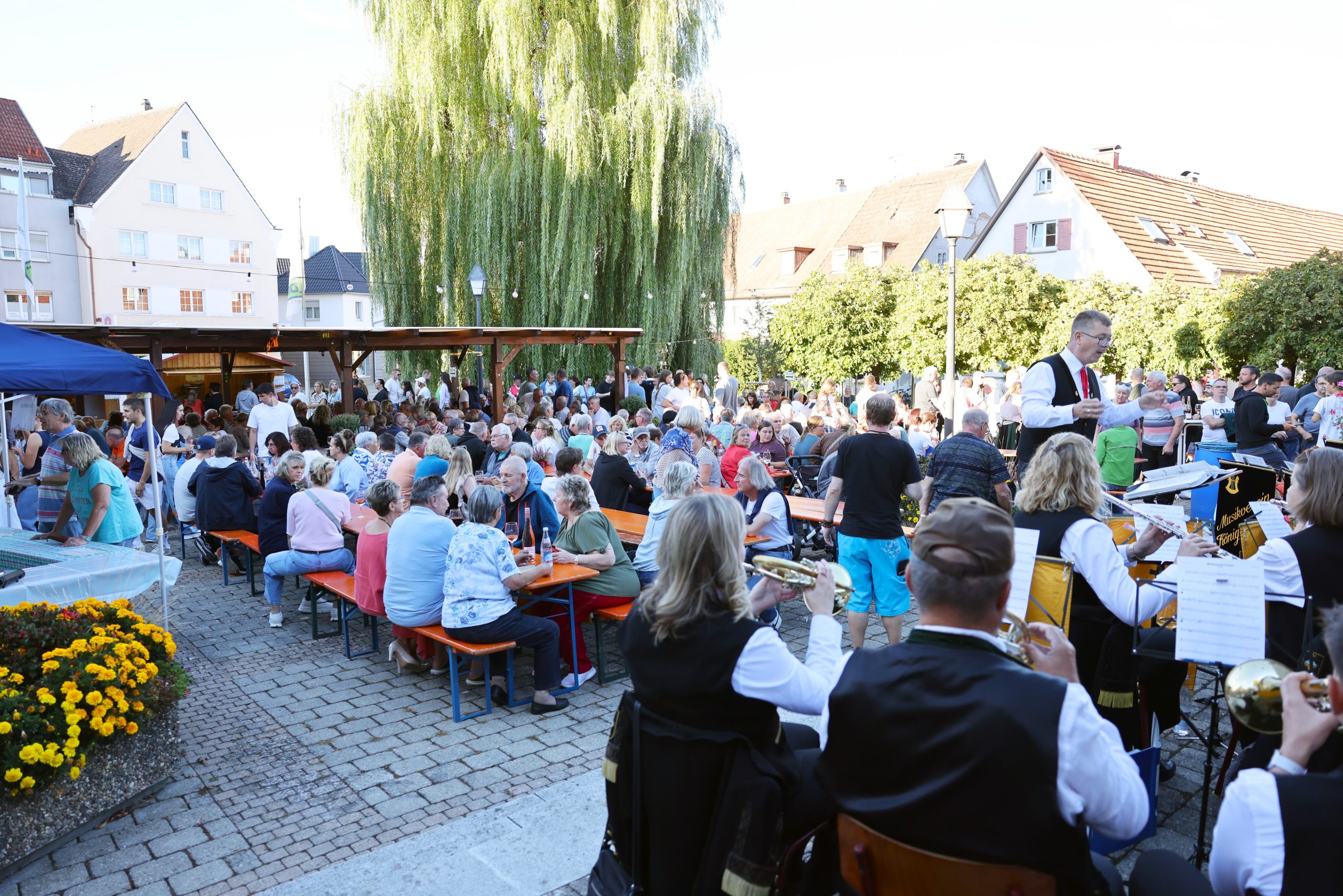 Weinfest auf dem Schnaitheimer Dorfplatz