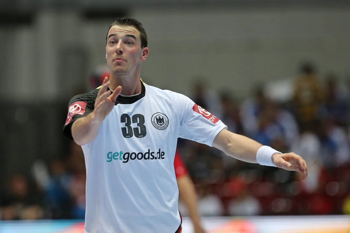 Deutschland vs Oesterreich — Handball — Vier Laender Turnier — 03.01.2014 Erst am Mikrofon und dann in der Wentalhalle: Handball-Weltmeister Dominik Klein schaut in Steinheim vorbei.