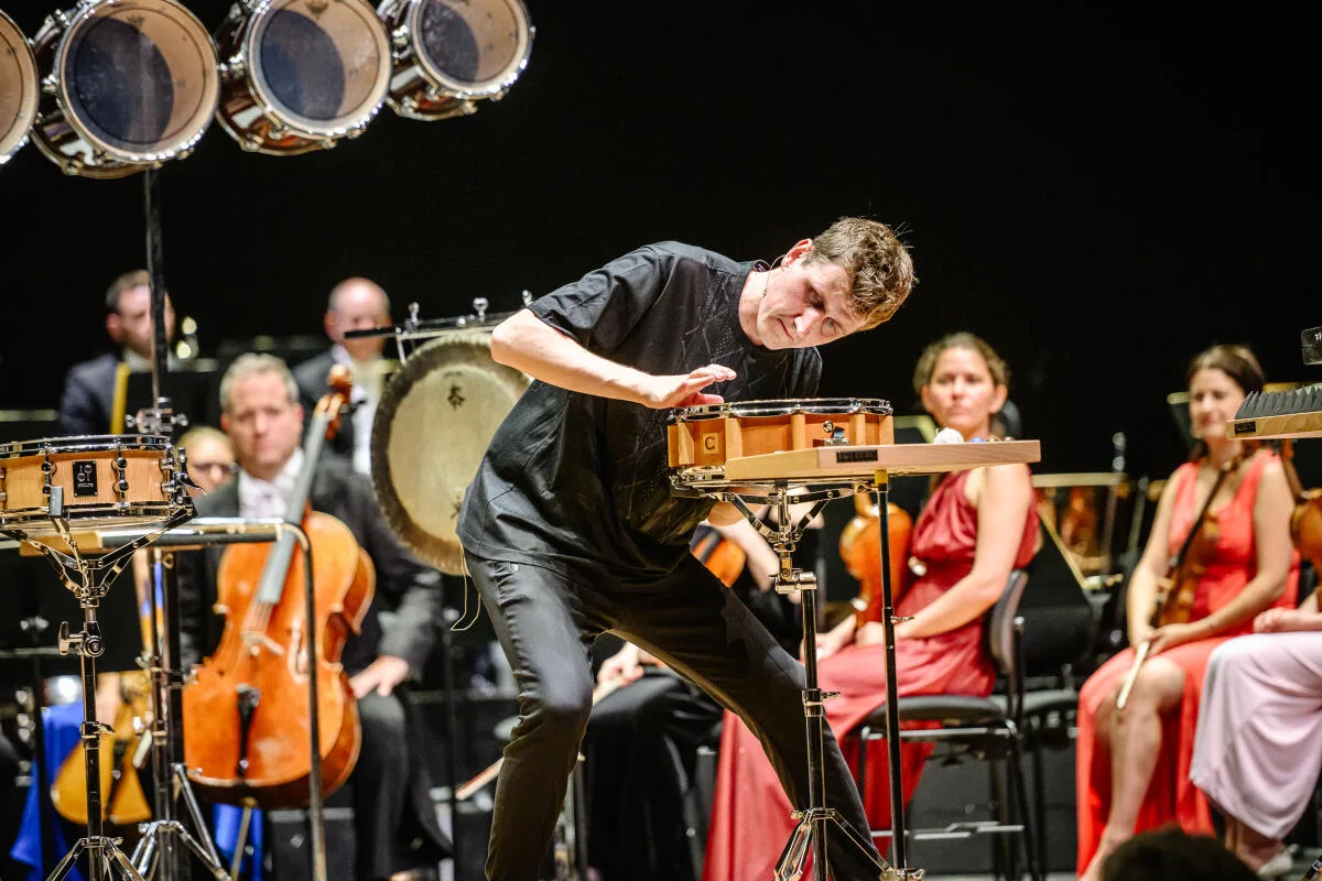 Ein Klangforscher an der Trommel: Alexej Gerassimez beim Galakonzert der Opernfestspiele in Heidenheim.