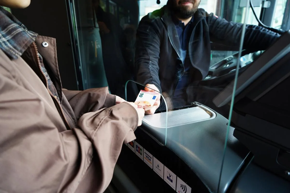 Wer im Heidenheimer Tarifverbund mit dem Bus oder mit dem Zug fahren möchte, muss ab 1. August durchschnittlich 4,9 Prozent mehr bezahlen. 