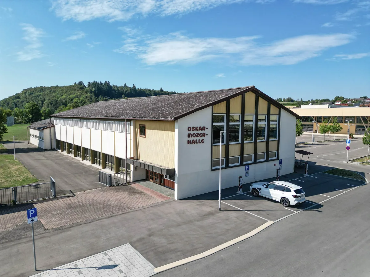 mozer Abriss oder Sanierung? Laut der Stadtverwaltung gibt es für die Oskar-Mozer-Halle noch keine Pläne.