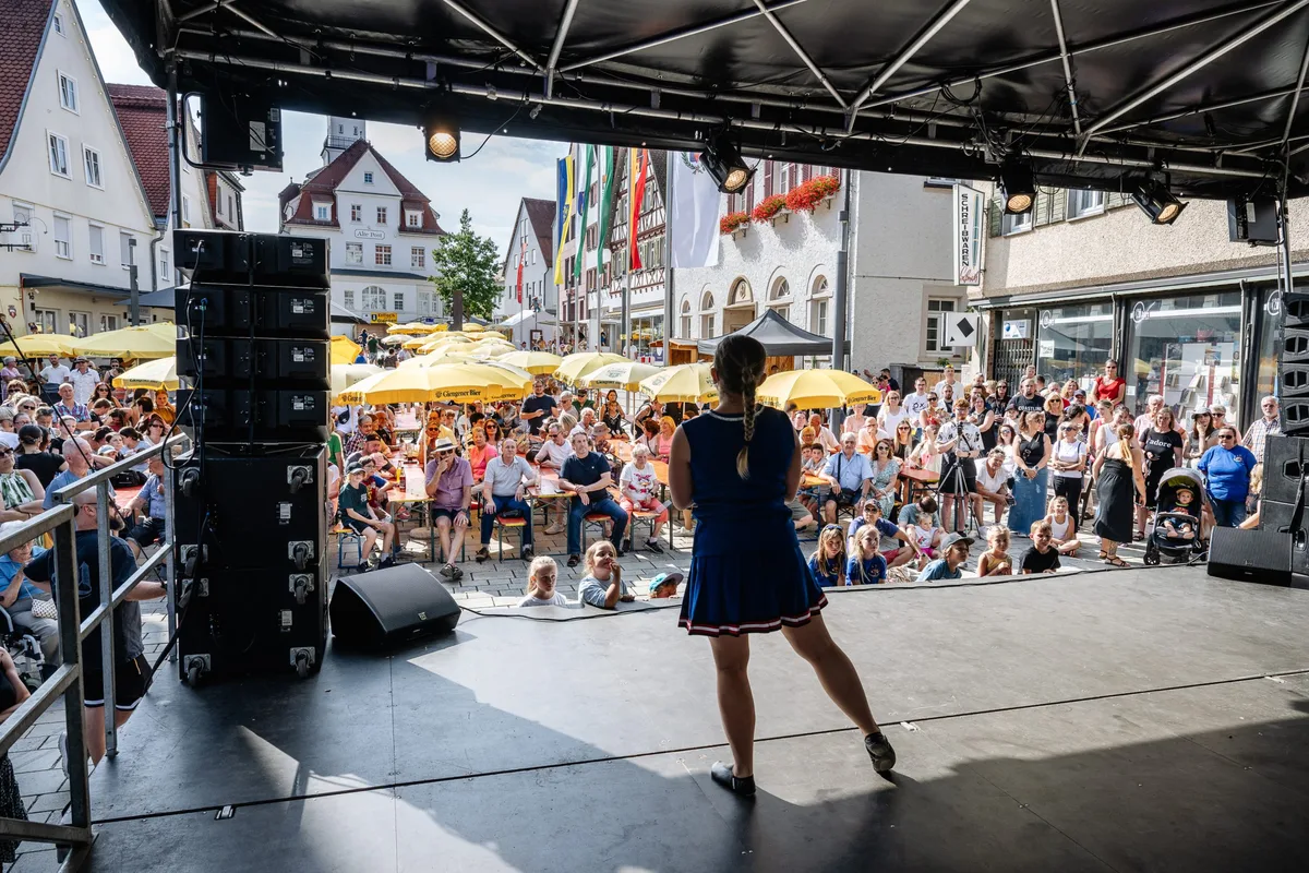 Wer beim Giengener Stadtfest auf der Bühne stand, konnte sich eines vielköpfigen Publikums gewiss sein. 