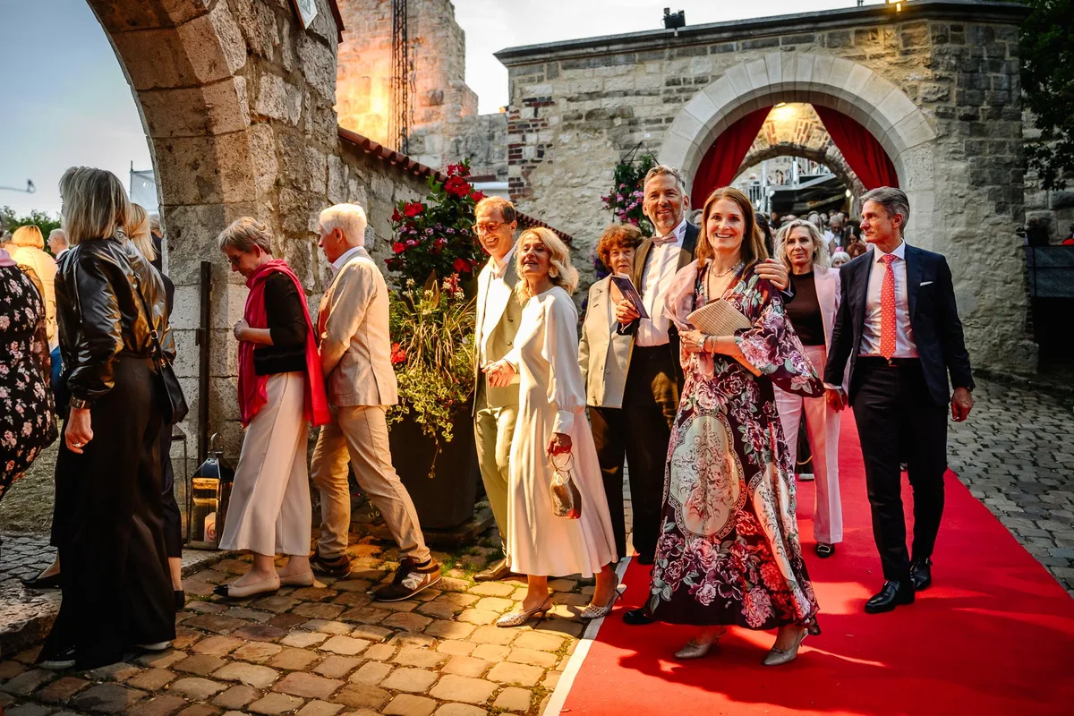 Opernfestspiele Heidenheim 2026, Premiere von "Otello" im Rittersaal Schloss Hellenstein. "Who is who" auf dem roten Teppich