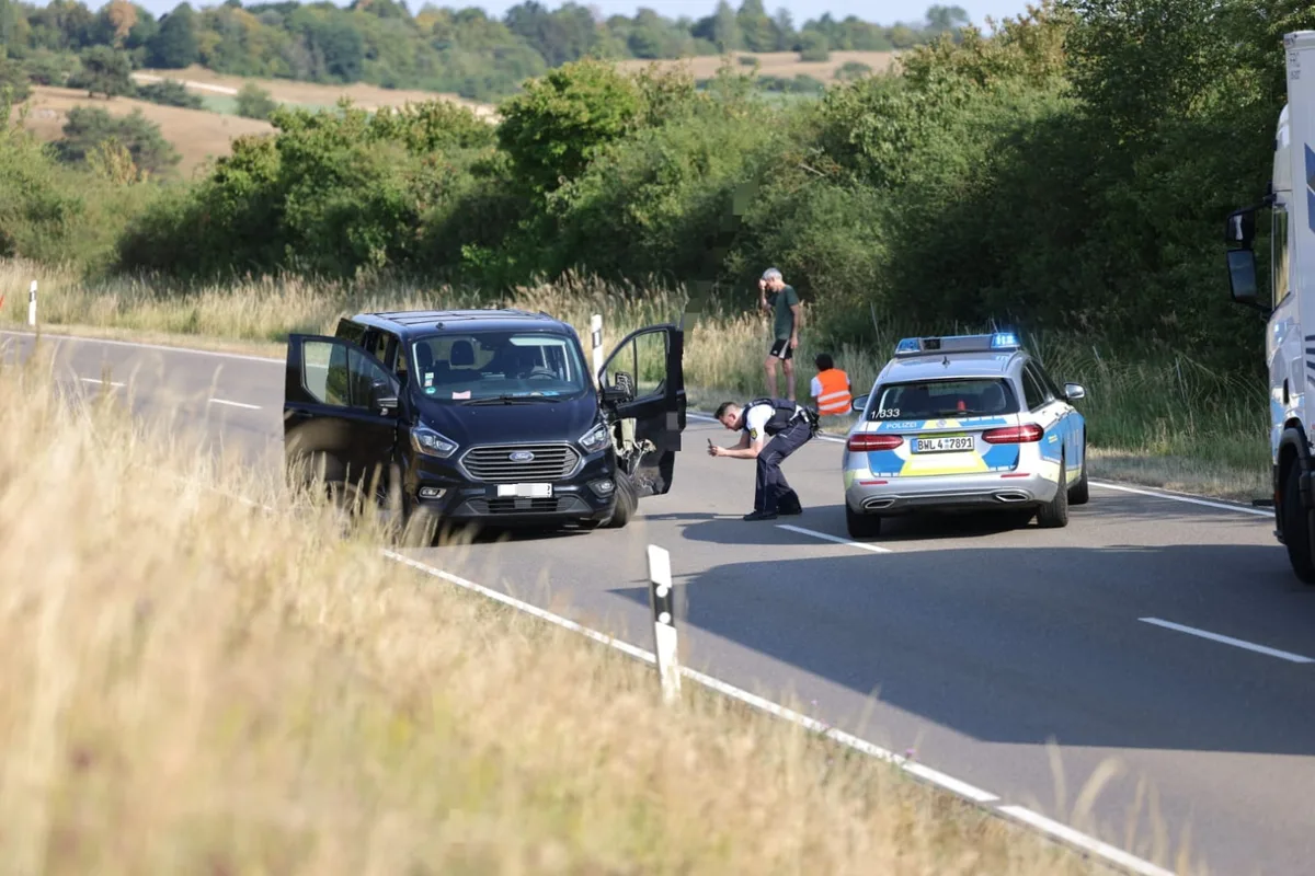 Ein Ford-Fahrer ist am Dienstagabend auf der B492 bei Hermaringen in den Gegenverkehr geraten. 