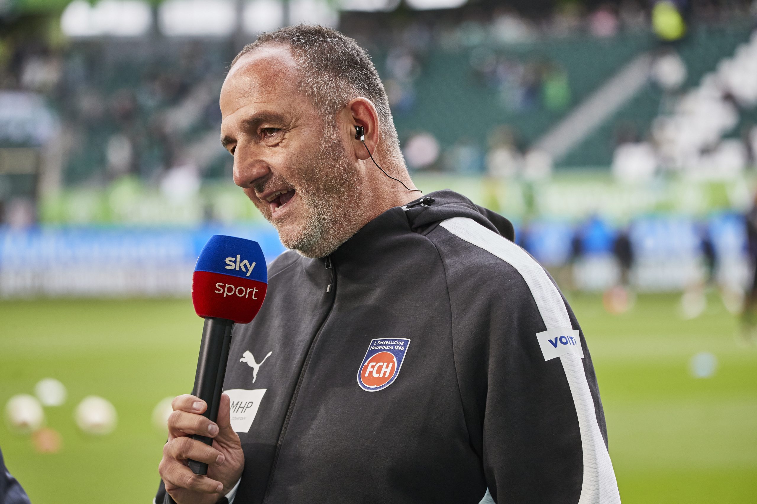 Frank Schmidt, Trainer des 1. FC Heidenheim, vor dem Spiel beim VfL Wolfsburg.