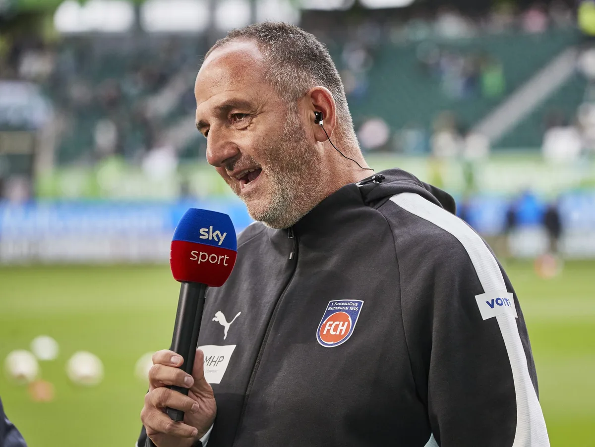 VfL Wolfsburg vs. 1. FC Heidenheim 1846, 2. Fussball Bundesliga, 2. BL, 2. Buli, Volkswagen Arena, Zweite Bundesliga, 8. Spieltag, Saison 2026/2027, 17.10.2026 Frank Schmidt, Trainer des 1. FC Heidenheim, vor dem Spiel beim VfL Wolfsburg.