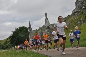 10346434 Vorfreude auf den Eselsburger-Tal-Lauf: Für die Läuferinnen und Läufer geht es auch in diesem Jahr vorbei an den spektakulären Formationen an der Strecke.