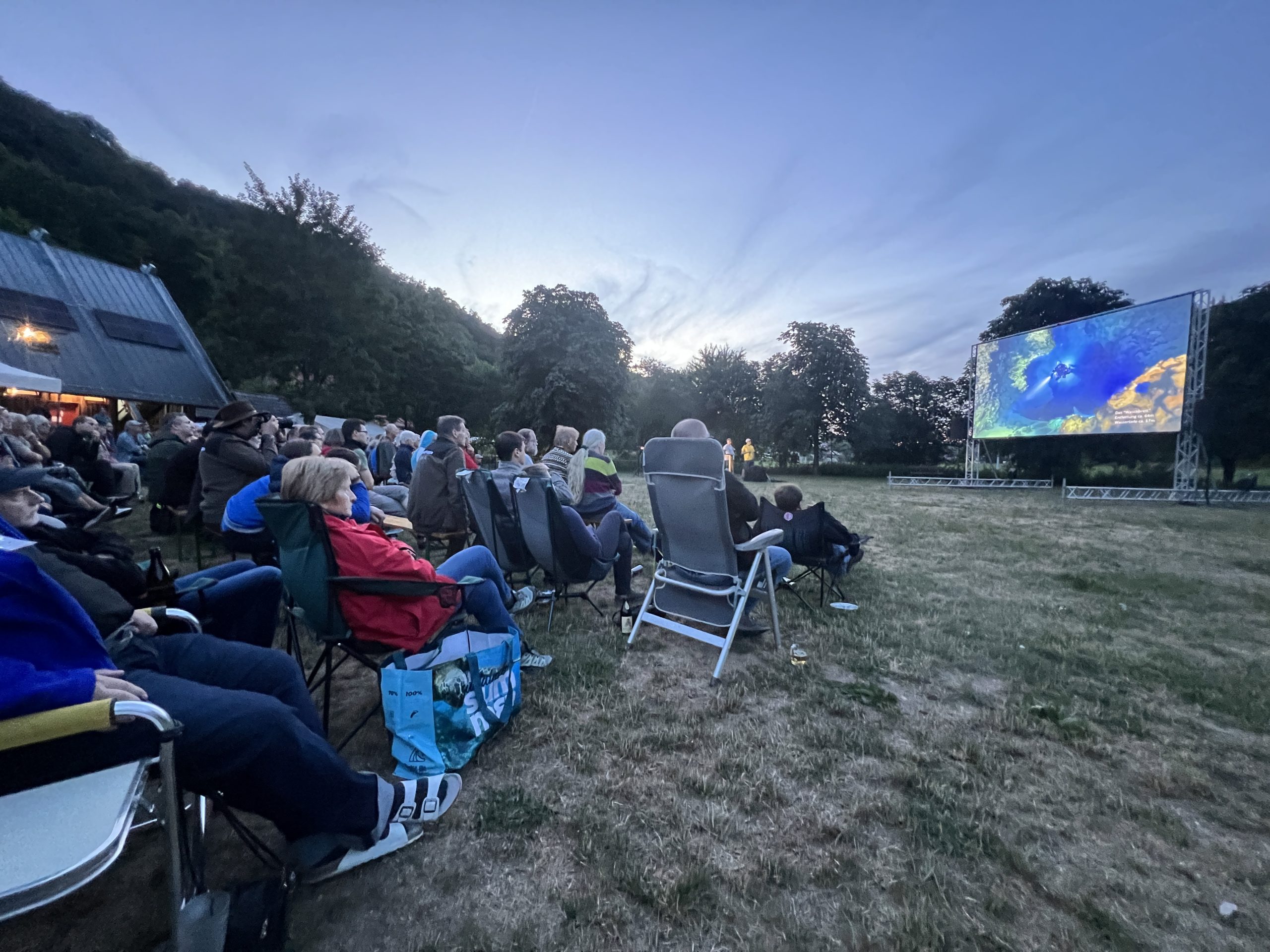 Abends verwandelte sich das Gelände der Höhlen-Erlebniswelt
in eine große Open-Air-Bühne.