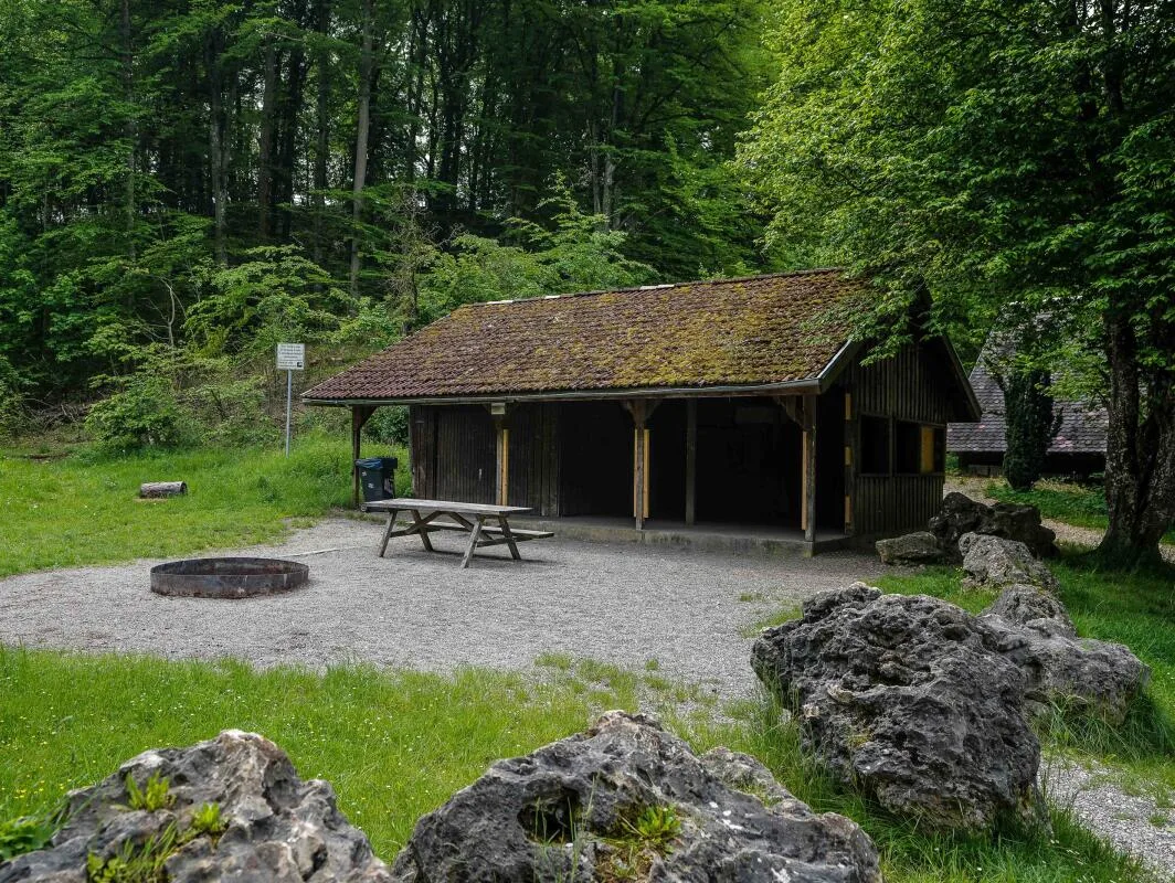 Grillhütte,Wachshütte,Grill- und Wachshütte,Sportplatz,TSG,Nattheim, Die Grill- und Wachshütte beim Sportplatz Tal in Nattheim war in die Jahre gekommen.