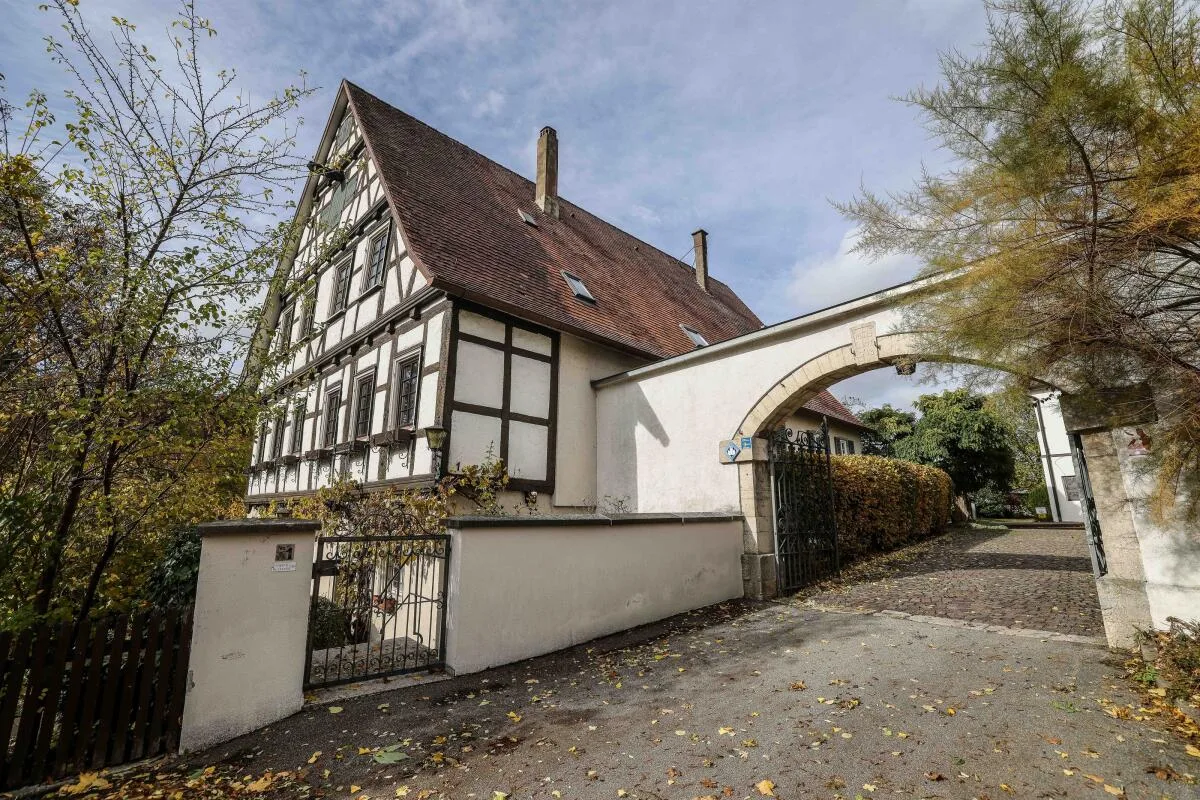 Pfarrhaus, Kirchstraße, Schnaitheim, wird, verkauft, Wohnen in historischem Ambiente: Das frühere Schnaitheimer Pfarrhaus an der Kirchstraße wird verkauft.