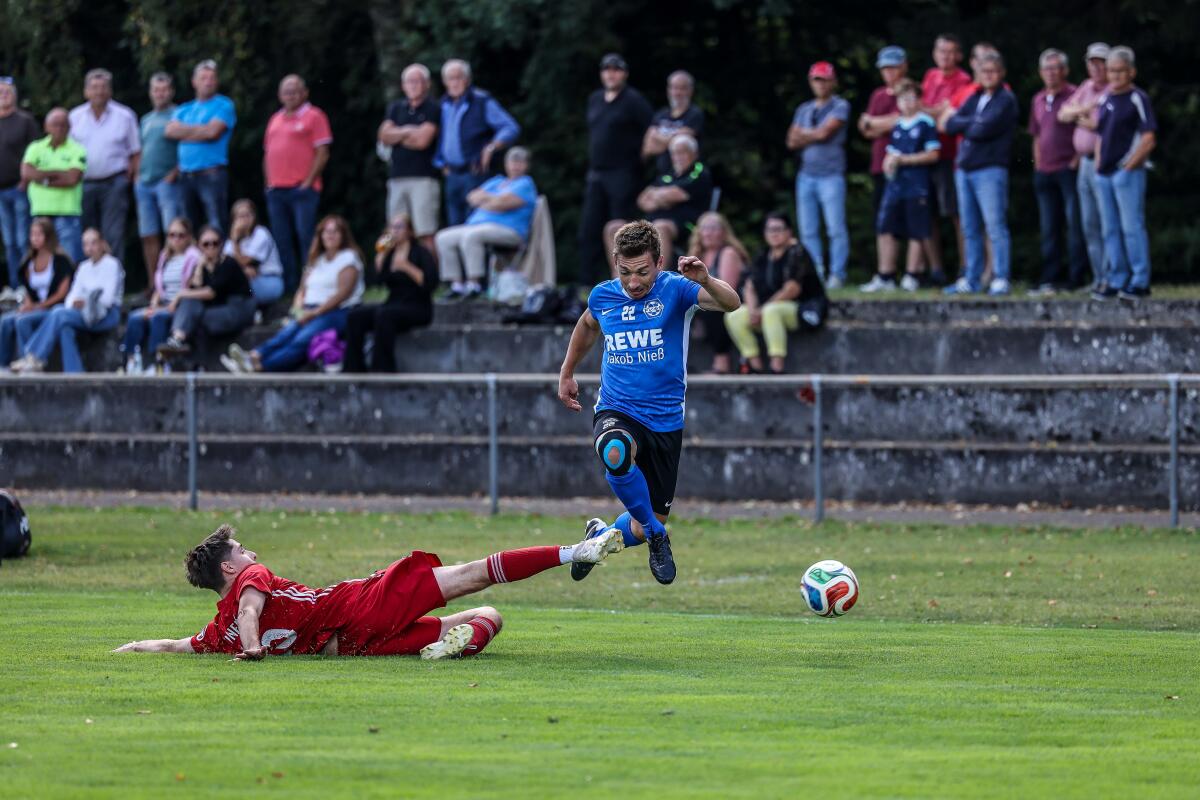 Gelingt dem FV Sontheim (am Ball Tim Urban) am Sonntag der Sprung an die Tabellenspitze?
