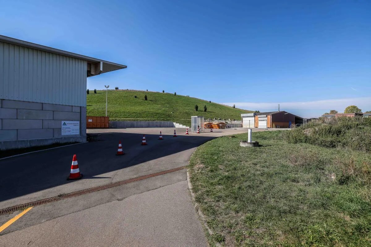 An der frühren Mülldeponie nahe Nattheim soll ein zweites Entsorgungszentrum für den Landkreis Heidenheim gebaut werden. An der früheren Mülldeponie nahe Nattheim soll ein zweites Entsorgungszentrum für den Landkreis Heidenheim gebaut werden.