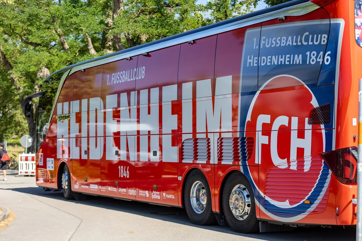Für die Mannschaft des 1. FC Heidenheim geht es im Trainingslager in Natz-Schabs gerade in die heiße Phase der Saisonvorbereitung. Grund genug für die Podcast-Hosts Erik Tham und Dominik Florian, wieder an die Mikrofone zu gehen.