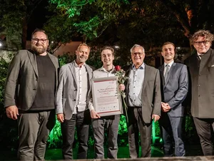 Übergabe des Max-Liebhaber Preises mit (von links) Alexander Herbst, Dr. Thomas Liebhaber, Giorgi Sajaia, Jürgen Liebhaber, Bürgermeister Johannes Krombach-Champiomont und Festspielintendant Marcus Bosch. Übergabe des Max-Liebhaber Preises mit (von links) Alexander Herbst, Dr. Thomas Liebhaber, Giorgi Sajaia, Jürgen Liebhaber, Bürgermeister Johannes Krombach-Champiomont und Festspielintendant Marcus Bosch.
