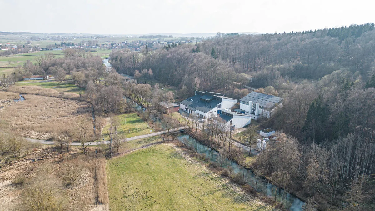 Das Egauwasserwerk bietet nicht nur durch sein Quellwasser einen wichtigen Teil der Wasserversorgung, sondern wird durch den geplanten Solarpark auch ein energietechnischer Leistungsträger des Unternehmens.