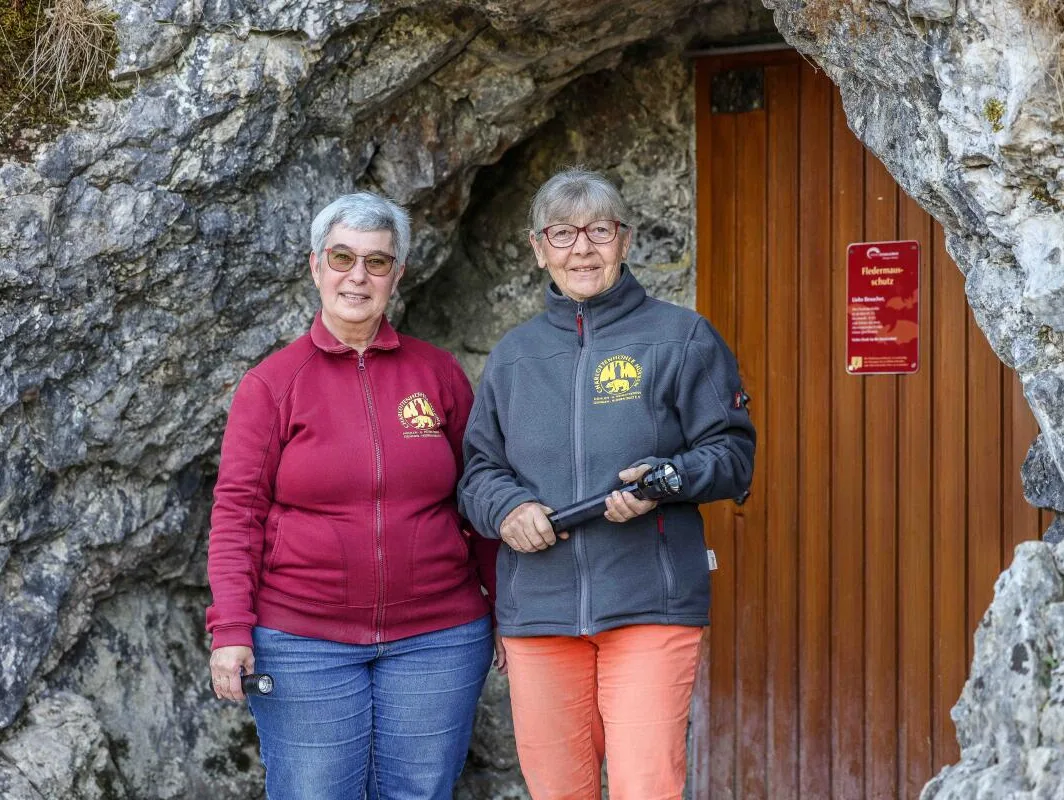 Sommerserie, Höhlenführerinnen, Höhlenführung, Ingrid Remmy-Degen, Charlottenhöhle, Hürben, Ingrid Remmy-Degen und Karin Misselwitz entfliehen der Sommerhitze täglich durch ihren Job als Höhlenführerinnen in der Charlottenhöhle.