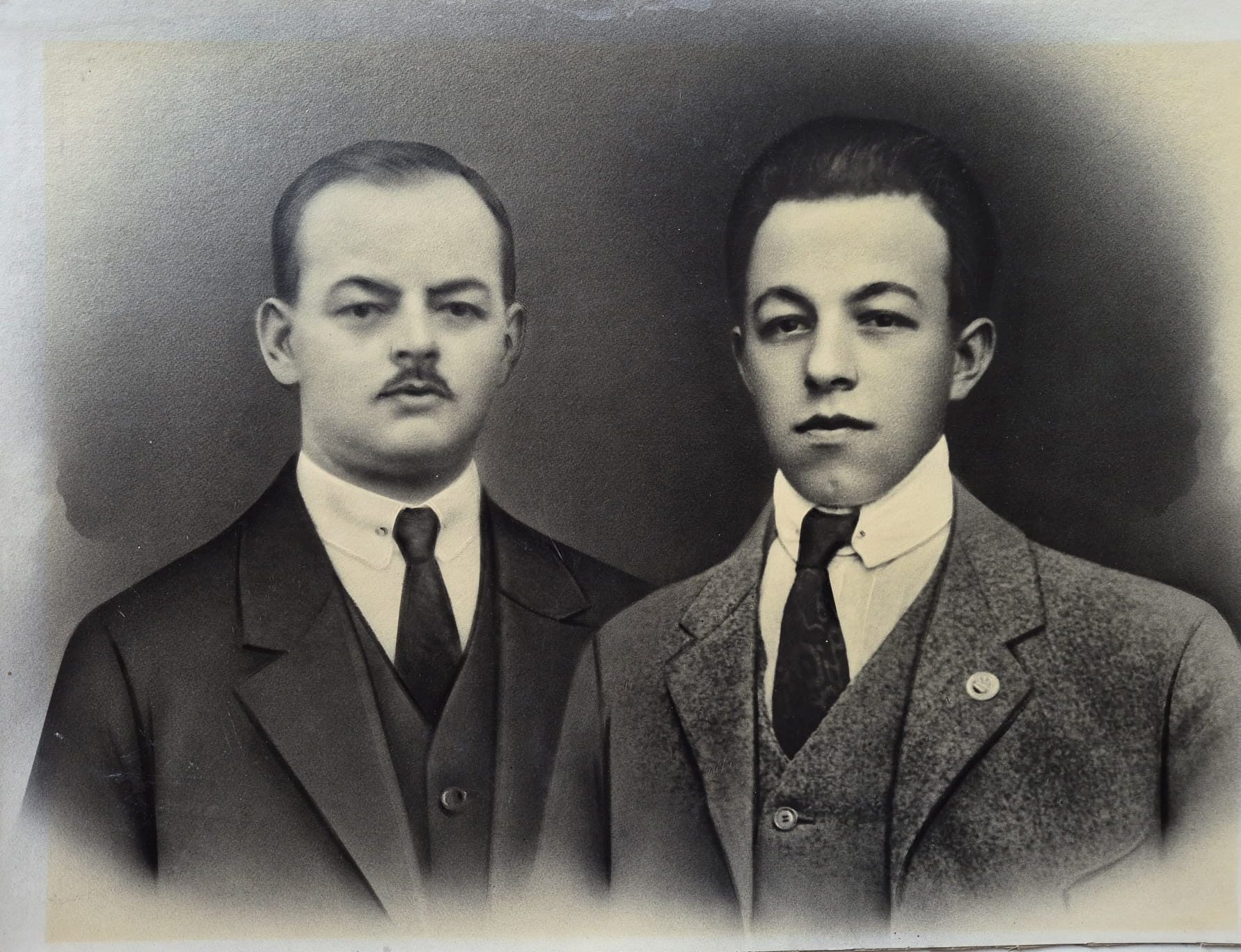 Überlebten das Unglück beim Heidenheimer Flugtag im August 1926 nicht: Georg (links) und Rudolf Kiener. 