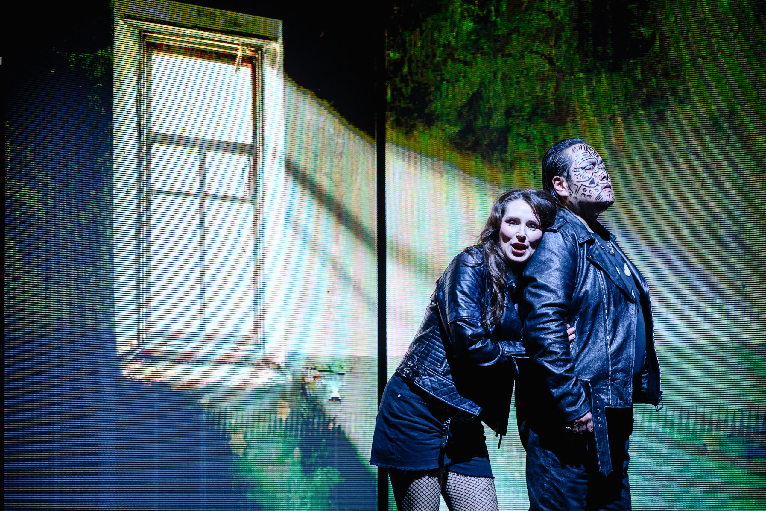 Das Liebespaar im „Otello“ der Opernfestspiele Heidenheim: Desdemona (Camille Schnoor) und Otello (Sung Kyu Park).