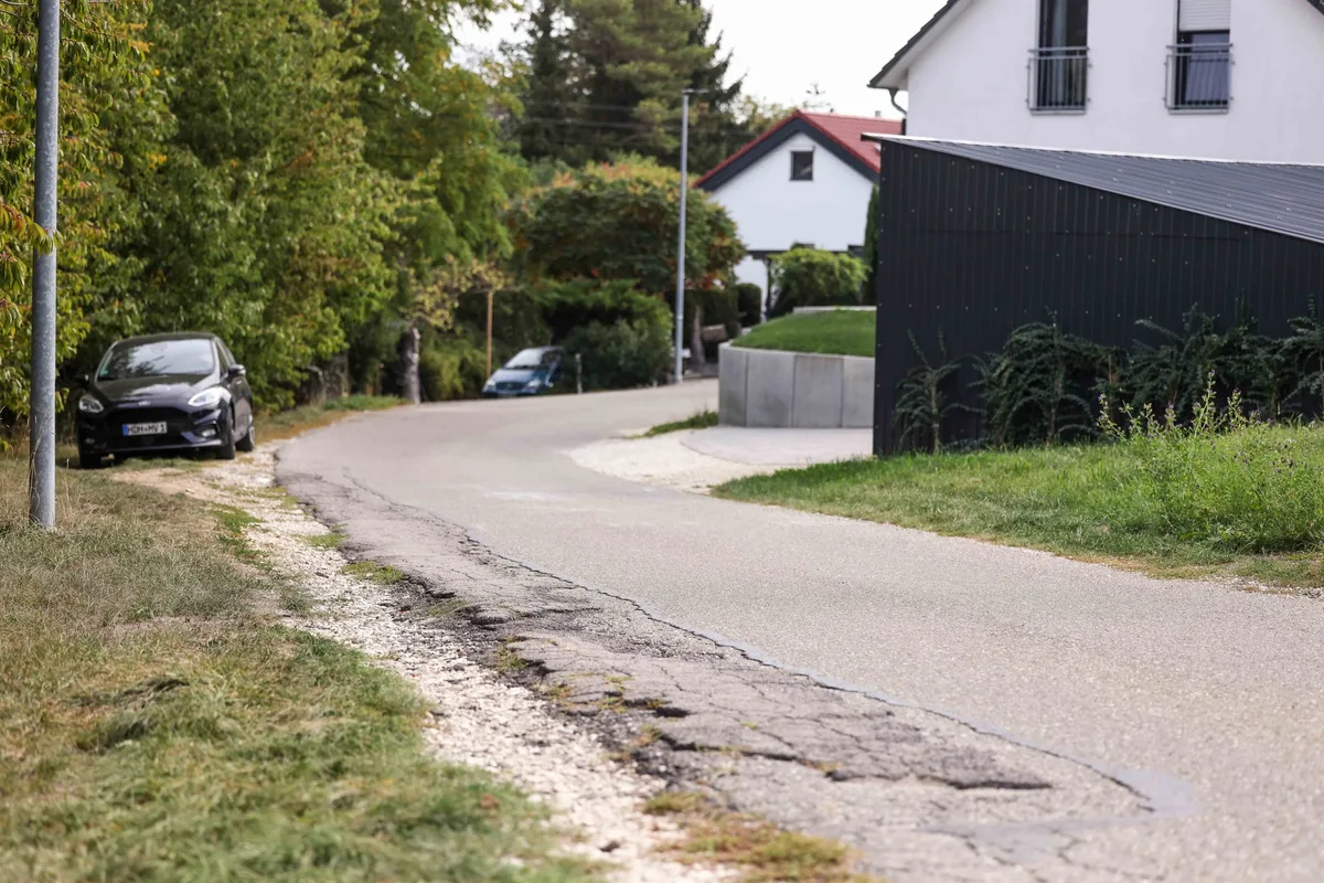 Henle Hautnah, Hürben, Bühlfeldstraße, Schäden, Die Schäden an der Bühlfeldstraße beschäftigen die Hürbener. Die Komplettsanierung wird noch auf sich warten lassen.