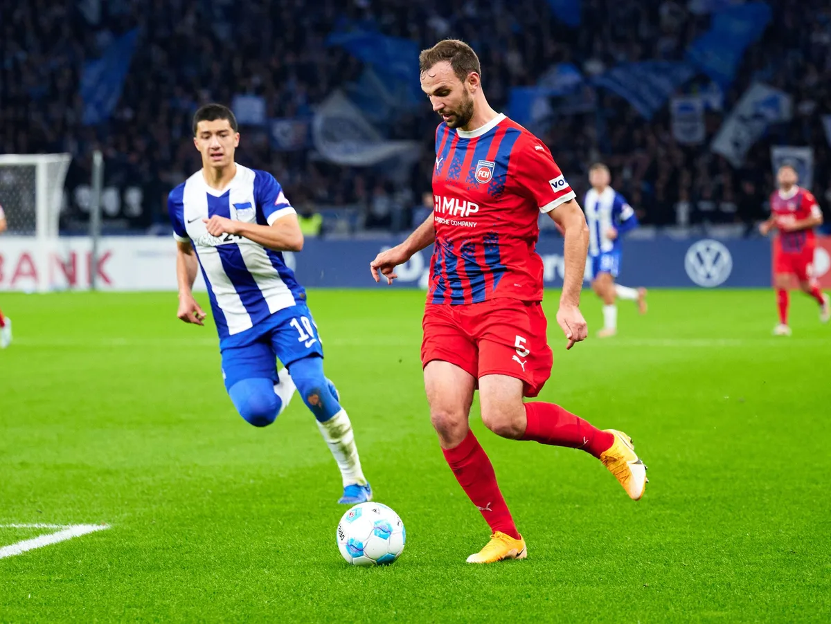 GER, Hertha BSC vs. 1. FC Heidenheim, Fussball Herren, DFB Pokal, 2. Runde, Saison 2024/2025, 30.10.2024 Der FCH (hier mit Benedikt Gimber) trifft erstmals in einem Ligaspiel auf Hertha BSC.