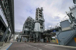 Einweihung, Versuchsanlage, Schwenk, Rundgang, Ministerin, Thekla Walker, Voller weltweit einzigartiger Technologie: Die Forschungs- und Entwicklungsanlage in Mergelstetten erfährt große Aufmerksamkeit.