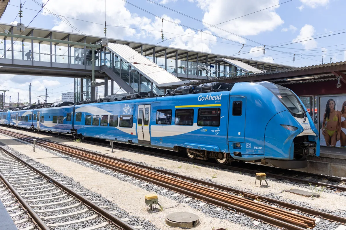 Siemens Mireo regional train operated by GoAhead at the main railway station in Ulm, Germany Die Sanierung des Ulmer Hauptbahnhofs soll bis Ende April 2027 abgeschlossen sein.