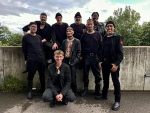 Bei der „Otello“-Produktion der Opernfestspiele Heidenheim wirken so einige Statisten mit. Hintere Reihe: Marcos Dreher, Volker Strobel, Ludwig Dörrer und Luca Tran. Mittlere Reihe: Thorsten Poska, Gert Munzinger, Andreas Kopp und Alfonso Leon. Vorne: Linus Stöckle. Bei der „Otello“-Produktion der Opernfestspiele Heidenheim wirken so einige Statisten mit. Hintere Reihe: Marcos Dreher, Volker Strobel, Ludwig Dörrer und Luca Tran. Mittlere Reihe: Thorsten Poska, Gert Munzinger, Andreas Kopp und Alfonso Leon. Vorne: Linus Stöckle.