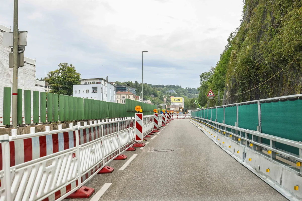 Ist seit dieser Woche in Richtung Norden wieder für den Verkehr geöffnet: die B19 auf Höhe des Totenbergs. 