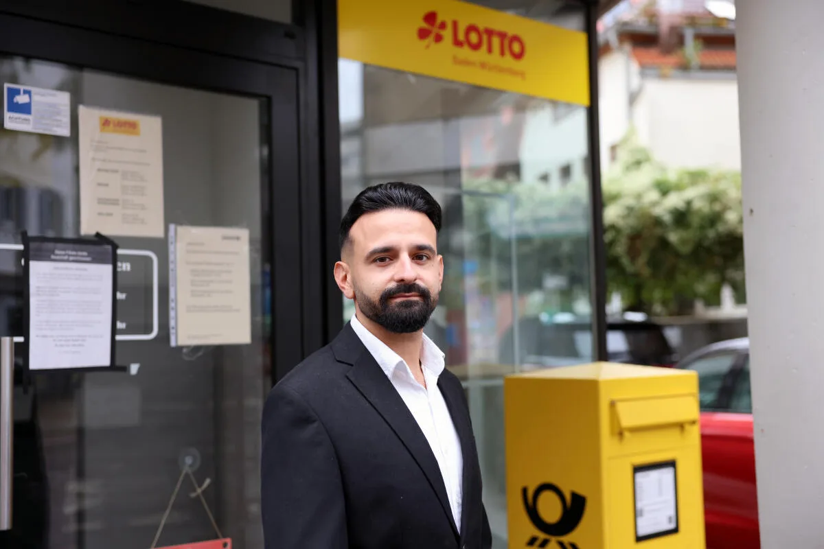 Durmus Tüzün ist der neue Betreiber der Postfiliale an der August-Lösch-Straße in Heidenheim. Durmus Tüzün ist der neue Betreiber der Postfiliale an der August-Lösch-Straße in Heidenheim.